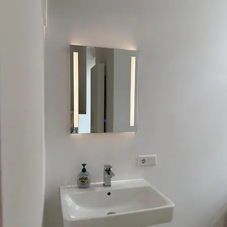 200m2 12 Personen O2 Eg *